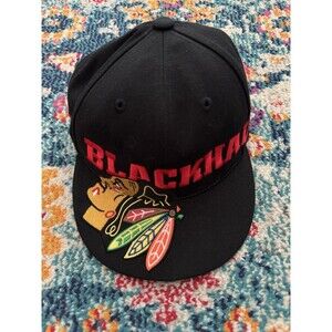 Chicago Blackhawks NHL Fitted Hat 6 7/8 - 7 1/4 Reebok 210 Cap Large Logo Black‎
